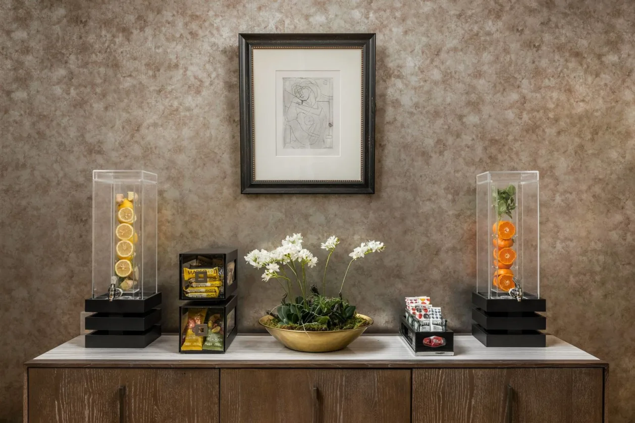 Water and tea station